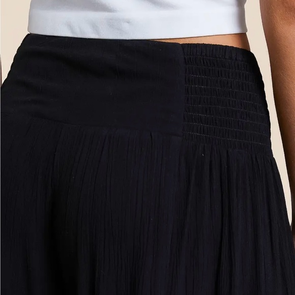 Buckle Wide-Leg Beach Pants - Picture 3 of 4